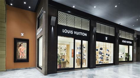 lv bologna|Louis Vuitton Bologna store, Italy.